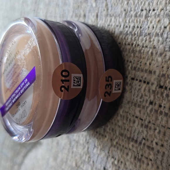 COVERGIRL+OLAY SIMPLY AGELESS FOUNDATION  #235 MEDIUM LIGHT & #210 CLASSIC IVORY - Picture 4 of 5